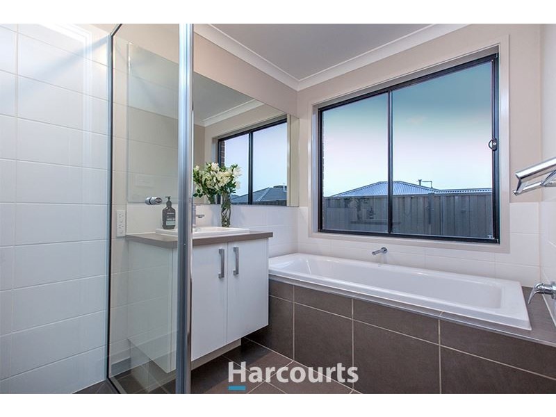 32 Constance Way, Pakenham VIC 3810