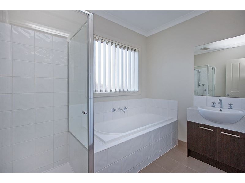 15 Yellow Gum Drive, Pakenham VIC 3810