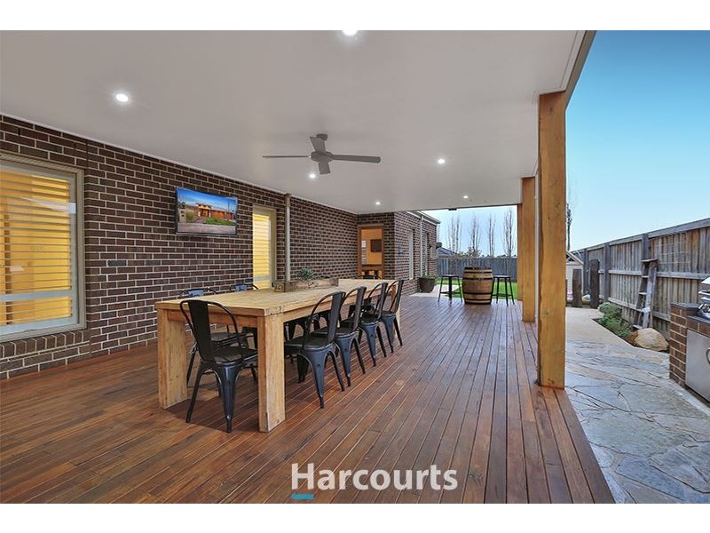 16 Landy Circuit, Pakenham VIC 3810