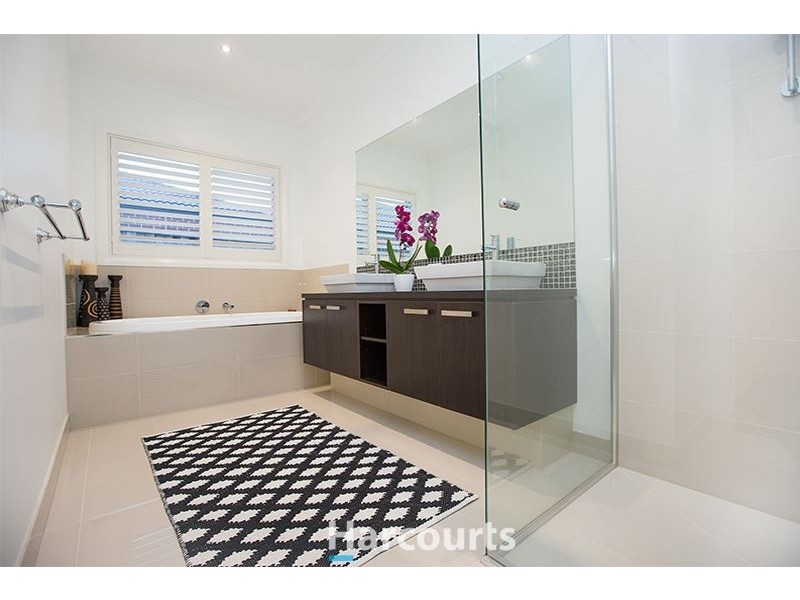 16 Landy Circuit, Pakenham VIC 3810