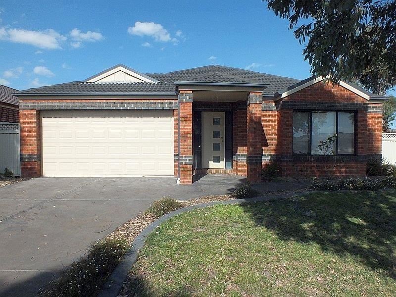 9 Wonboyn Close, Pakenham VIC 3810