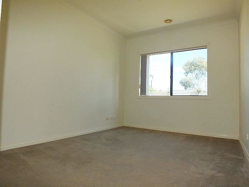 9 Wonboyn Close, Pakenham VIC 3810