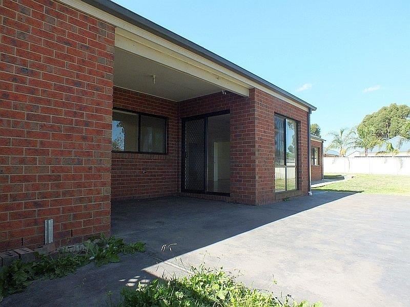 9 Wonboyn Close, Pakenham VIC 3810