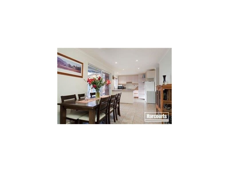 14 Gullquist Way, Pakenham VIC 3810