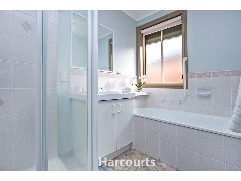 34 Thomas Place, Pakenham VIC 3810