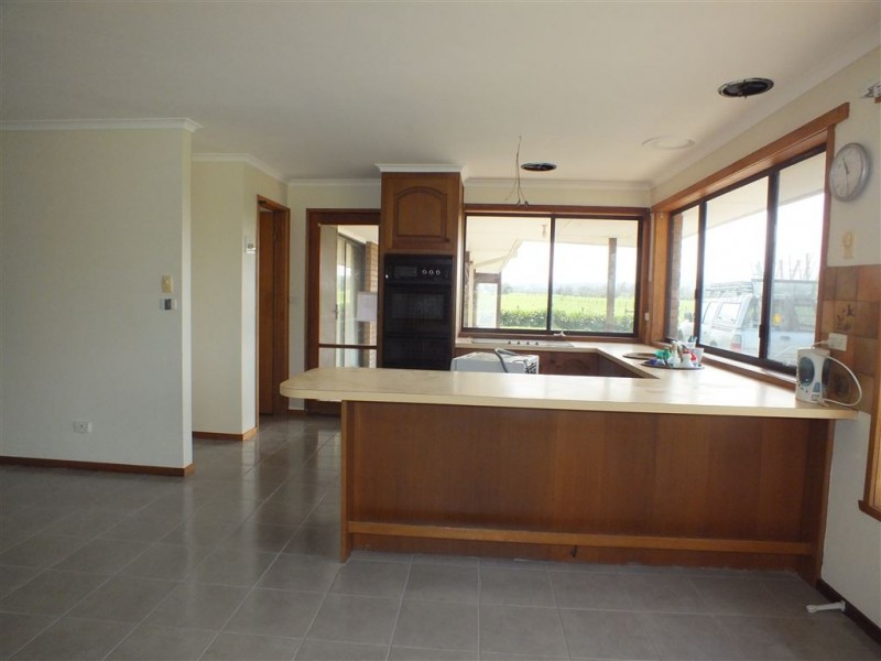 215 McCraws  Road, Nar Nar Goon VIC 3812