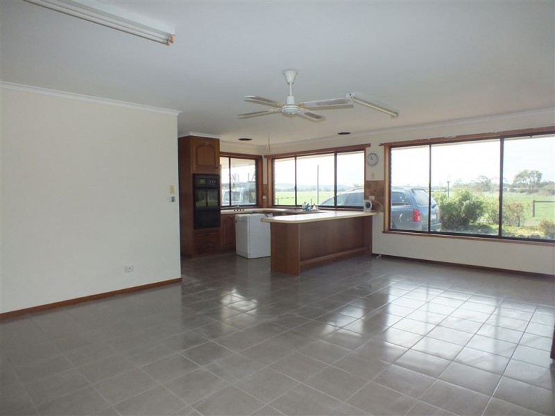 215 McCraws  Road, Nar Nar Goon VIC 3812