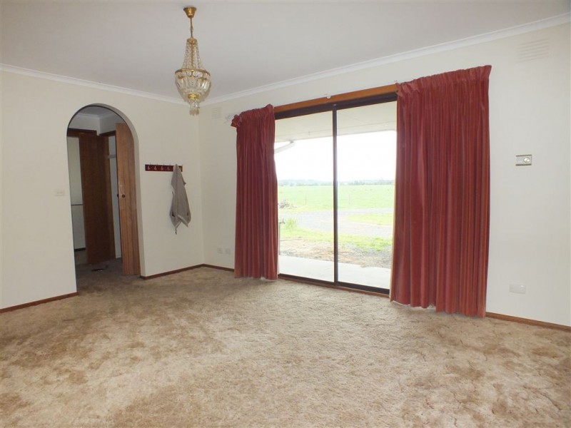 215 McCraws  Road, Nar Nar Goon VIC 3812