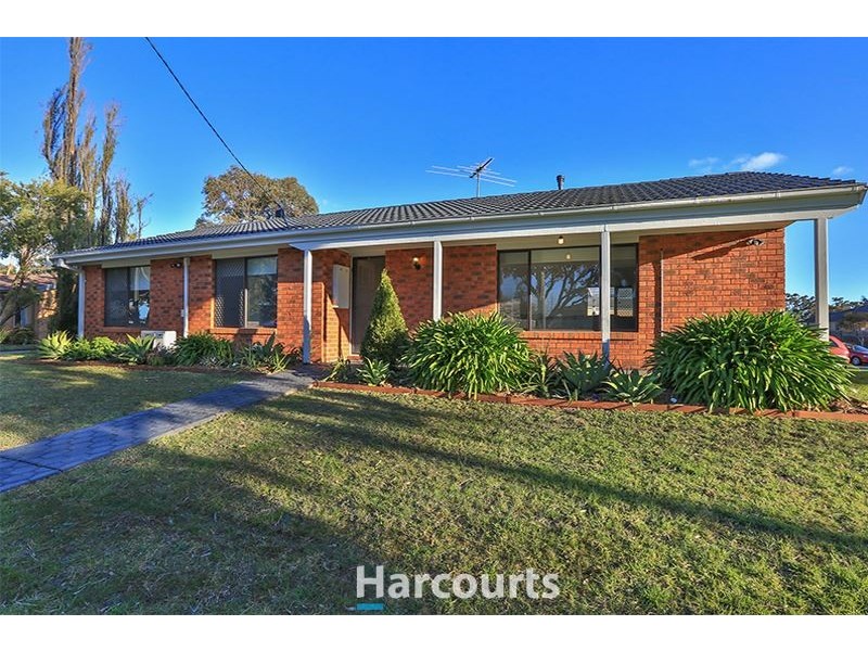 1 Wakenshaw Crescent, Pakenham VIC 3810