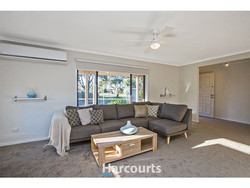 1 Wakenshaw Crescent, Pakenham VIC 3810