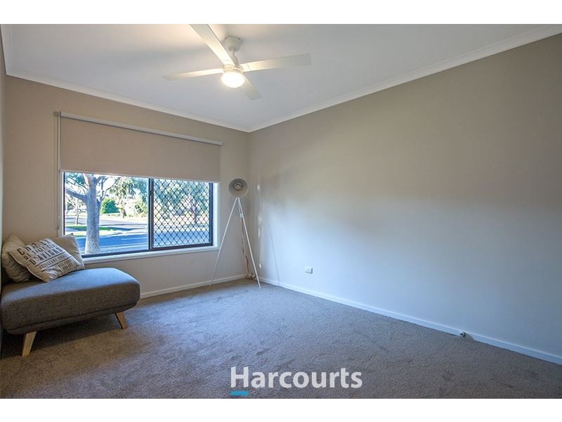 1 Wakenshaw Crescent, Pakenham VIC 3810