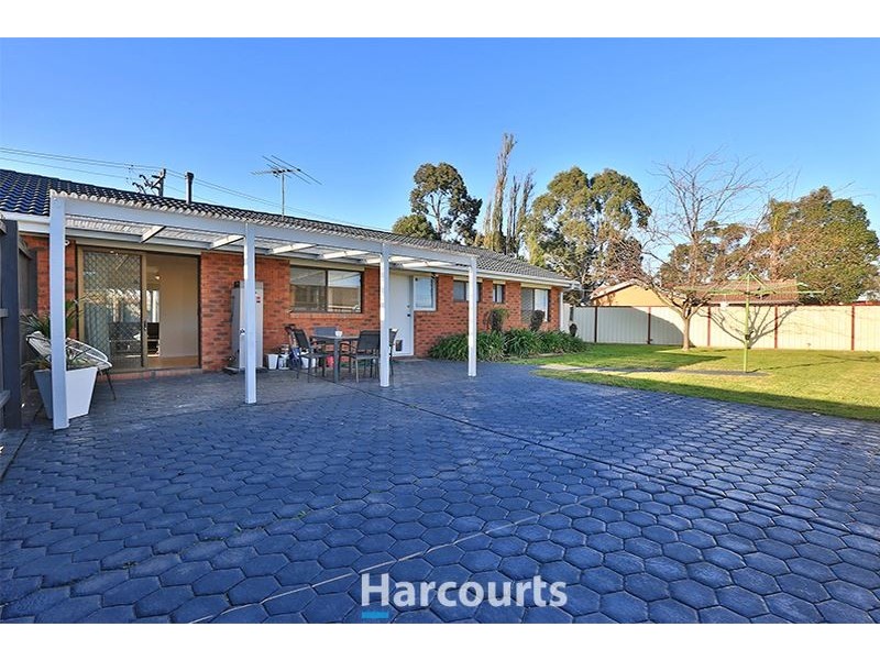 1 Wakenshaw Crescent, Pakenham VIC 3810