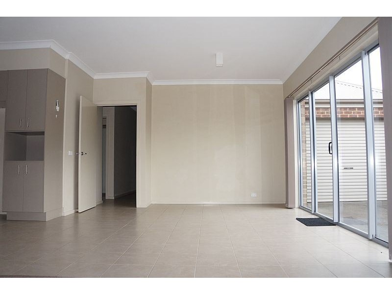 5 Sinclair Walk, Pakenham VIC 3810