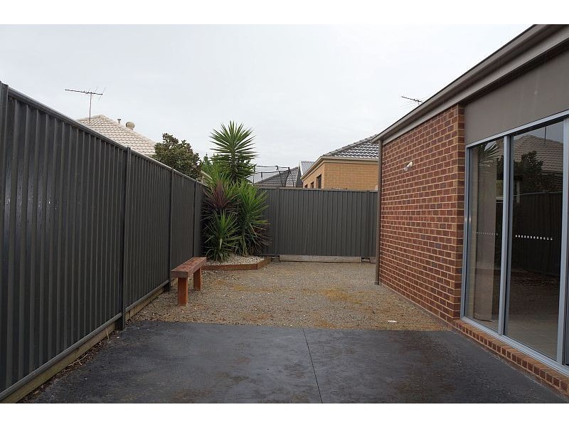 5 Sinclair Walk, Pakenham VIC 3810
