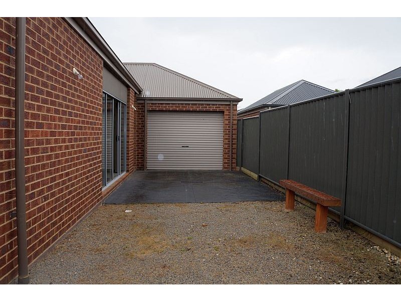 5 Sinclair Walk, Pakenham VIC 3810