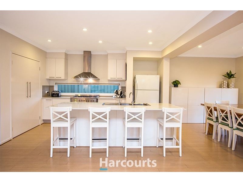 16 Bluestone Street, Pakenham VIC 3810