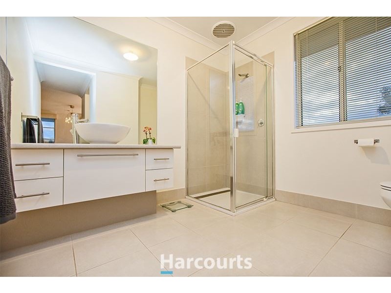 16 Bluestone Street, Pakenham VIC 3810