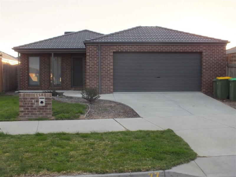 77 Henry Road, Pakenham VIC 3810