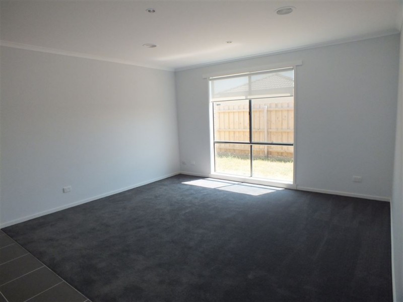 77 Henry Road, Pakenham VIC 3810