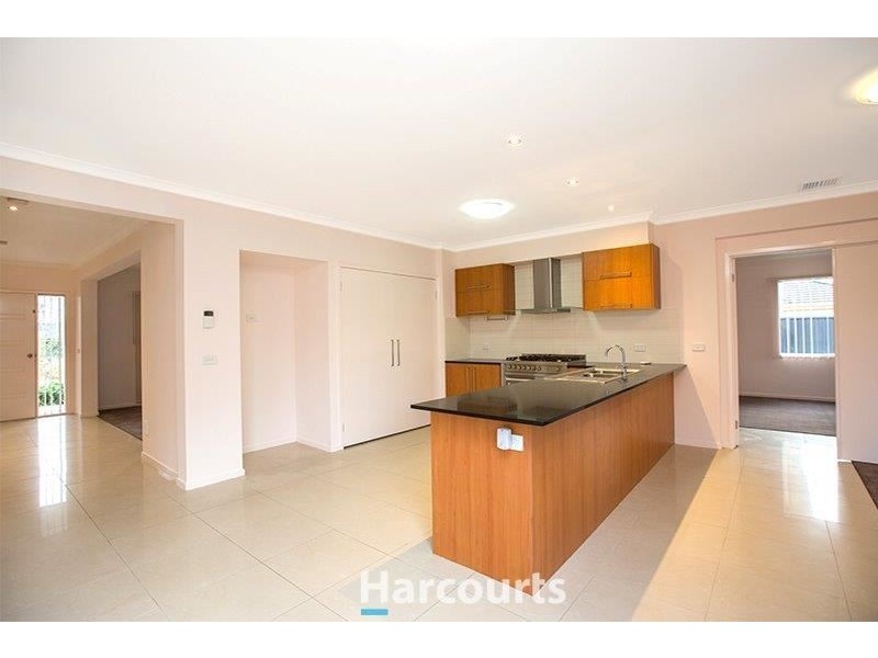 2 Joseph Banks Drive, Pakenham VIC 3810