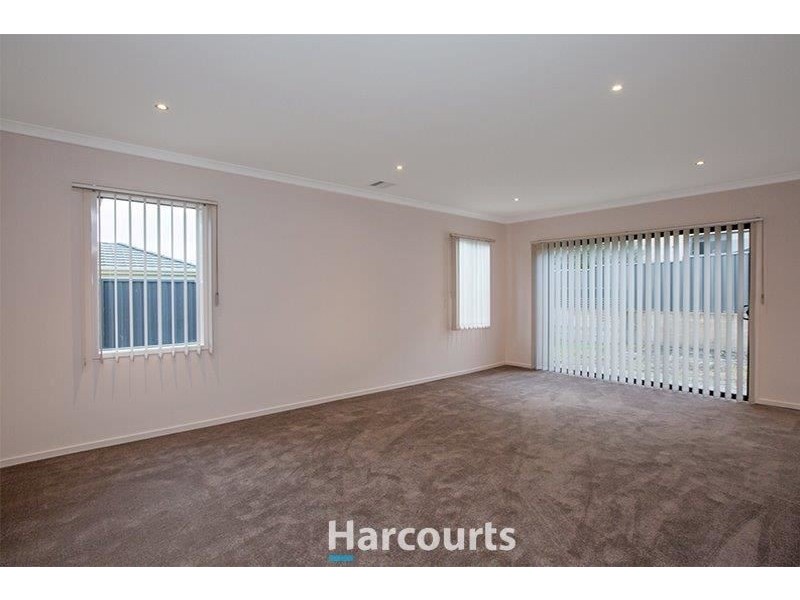 2 Joseph Banks Drive, Pakenham VIC 3810