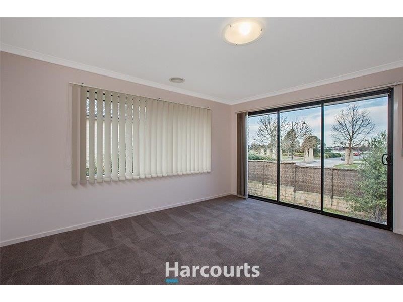 2 Joseph Banks Drive, Pakenham VIC 3810