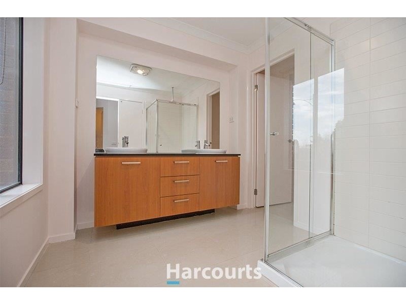 2 Joseph Banks Drive, Pakenham VIC 3810