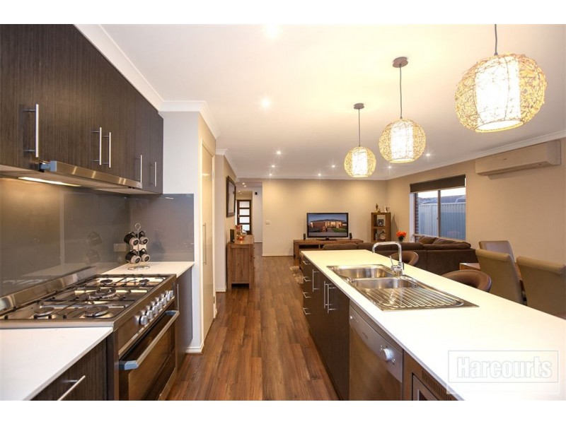 4 Muscari Drive, Pakenham VIC 3810