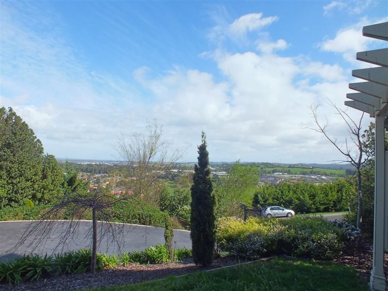 18 Highland Drive, Pakenham VIC 3810