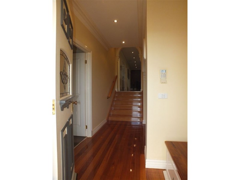 18 Highland Drive, Pakenham VIC 3810