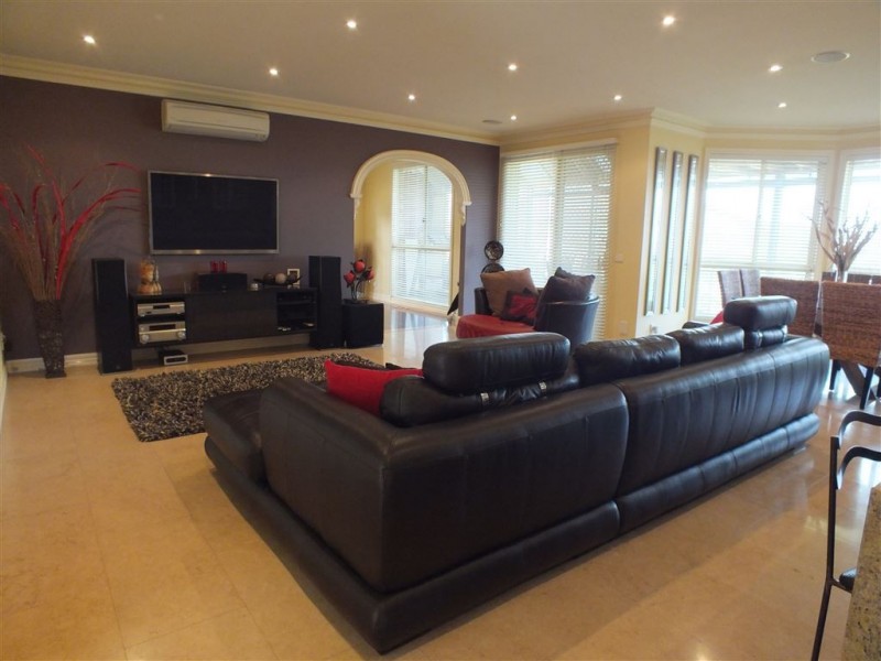 18 Highland Drive, Pakenham VIC 3810