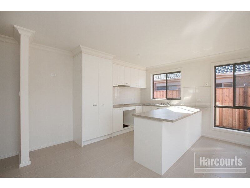 6 Canyon Avenve, Clyde VIC 3978