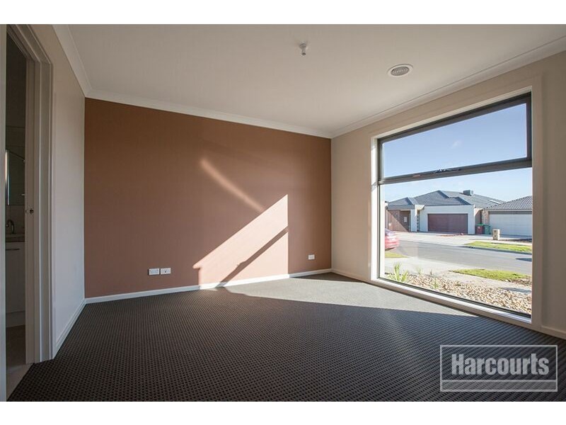 6 Canyon Avenve, Clyde VIC 3978