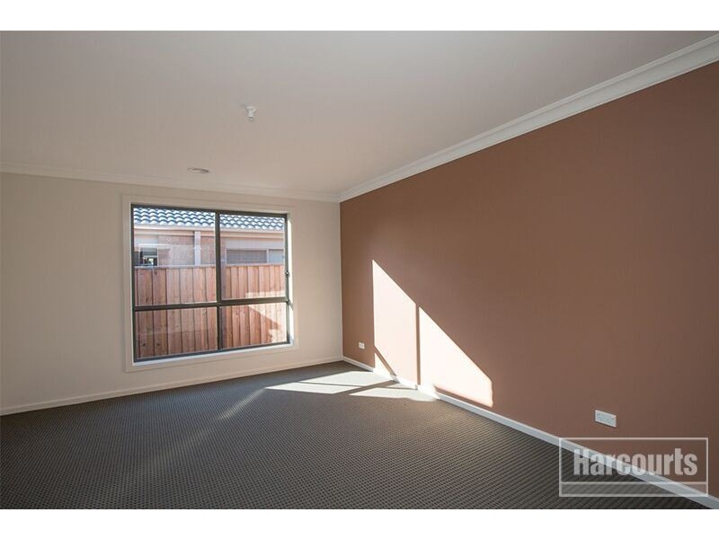 6 Canyon Avenve, Clyde VIC 3978