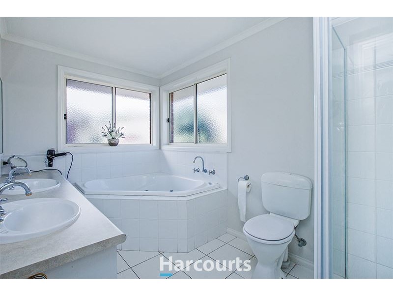 99 Ebony Drive, Pakenham VIC 3810