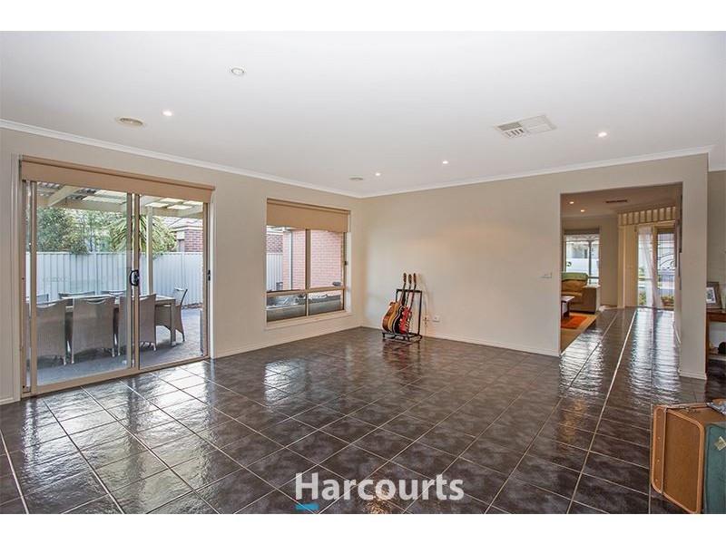 51 Oaklands Way, Pakenham VIC 3810