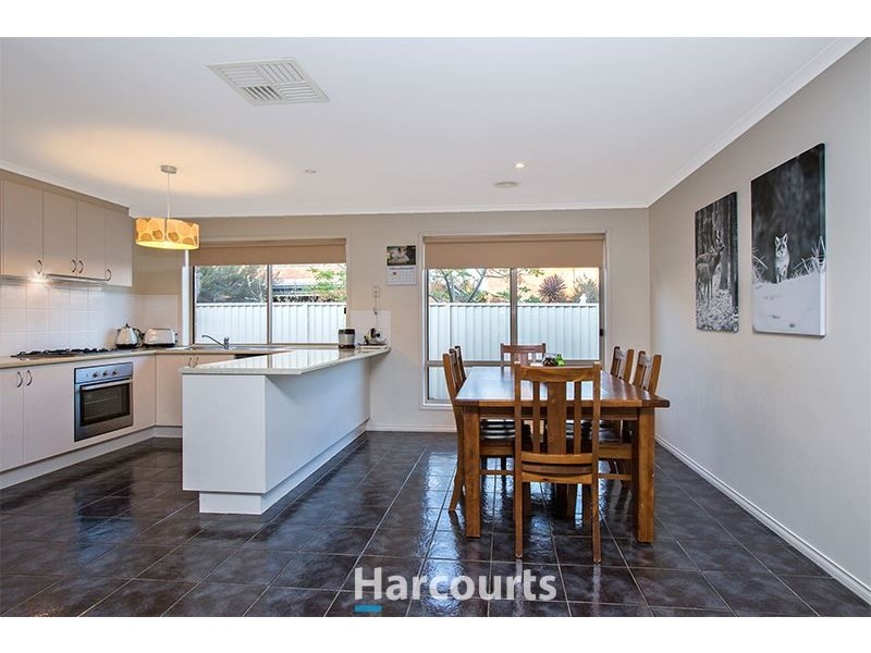 51 Oaklands Way, Pakenham VIC 3810