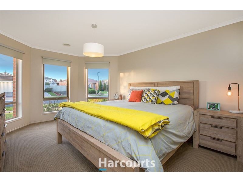 51 Oaklands Way, Pakenham VIC 3810