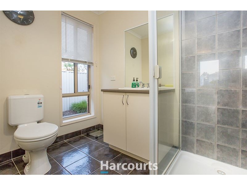 51 Oaklands Way, Pakenham VIC 3810