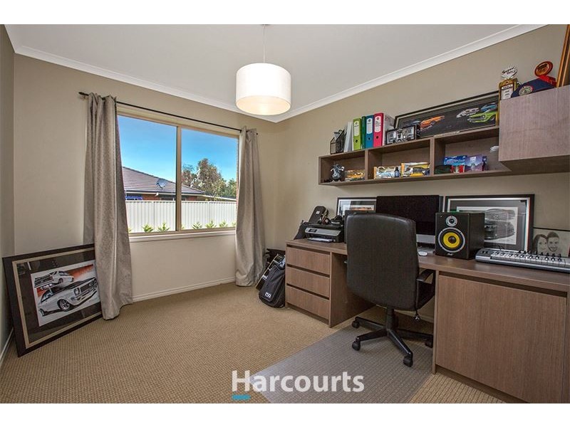 51 Oaklands Way, Pakenham VIC 3810