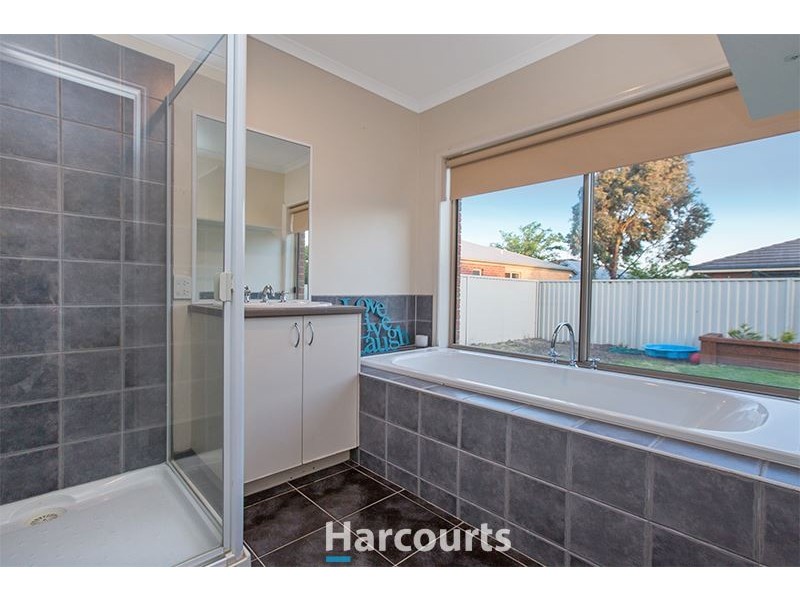 51 Oaklands Way, Pakenham VIC 3810