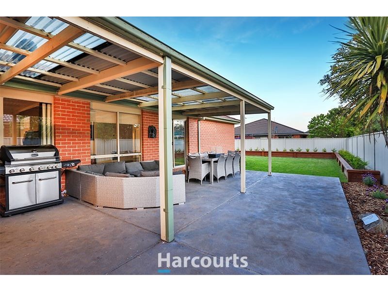 51 Oaklands Way, Pakenham VIC 3810