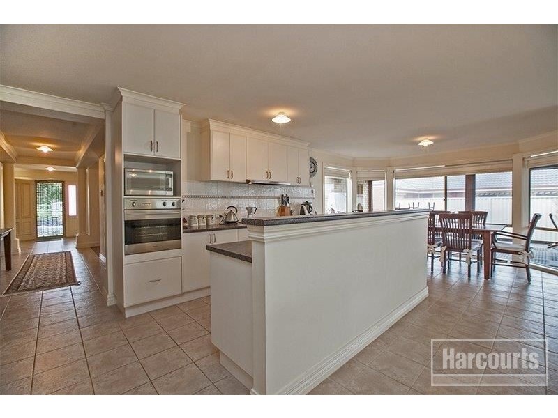 9 Willowbank Pocket, Pakenham VIC 3810