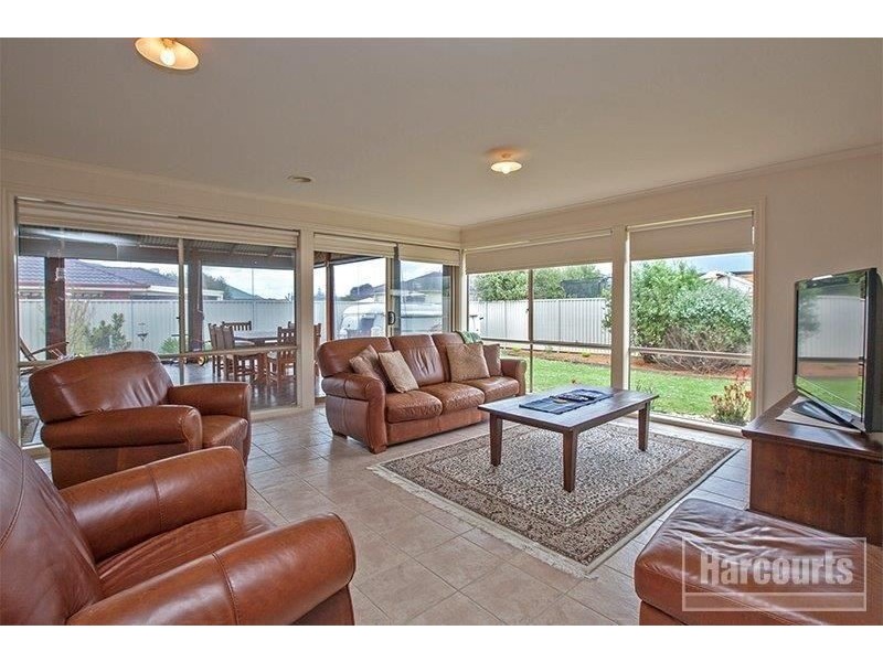 9 Willowbank Pocket, Pakenham VIC 3810