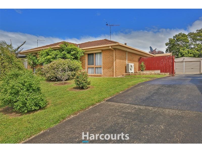 6 Bluegrass Crescent, Pakenham VIC 3810