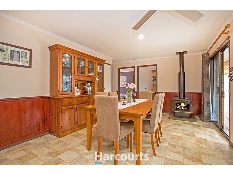 6 Bluegrass Crescent, Pakenham VIC 3810