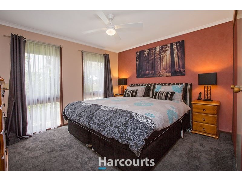 6 Bluegrass Crescent, Pakenham VIC 3810