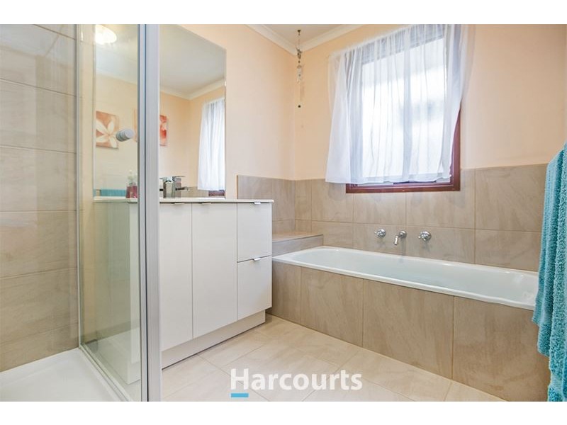 6 Bluegrass Crescent, Pakenham VIC 3810