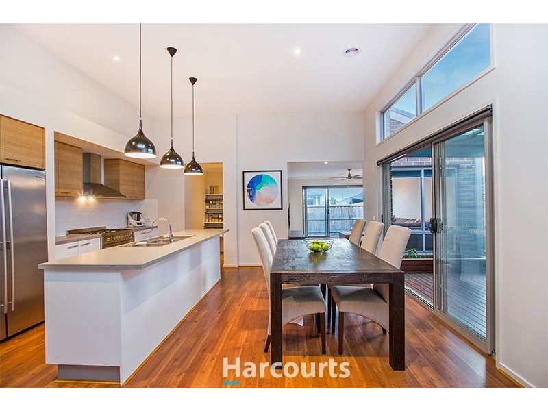 6 Onyx Crescent, Officer VIC 3809