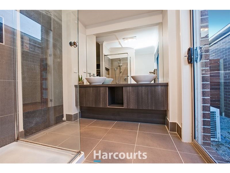 6 Onyx Crescent, Officer VIC 3809